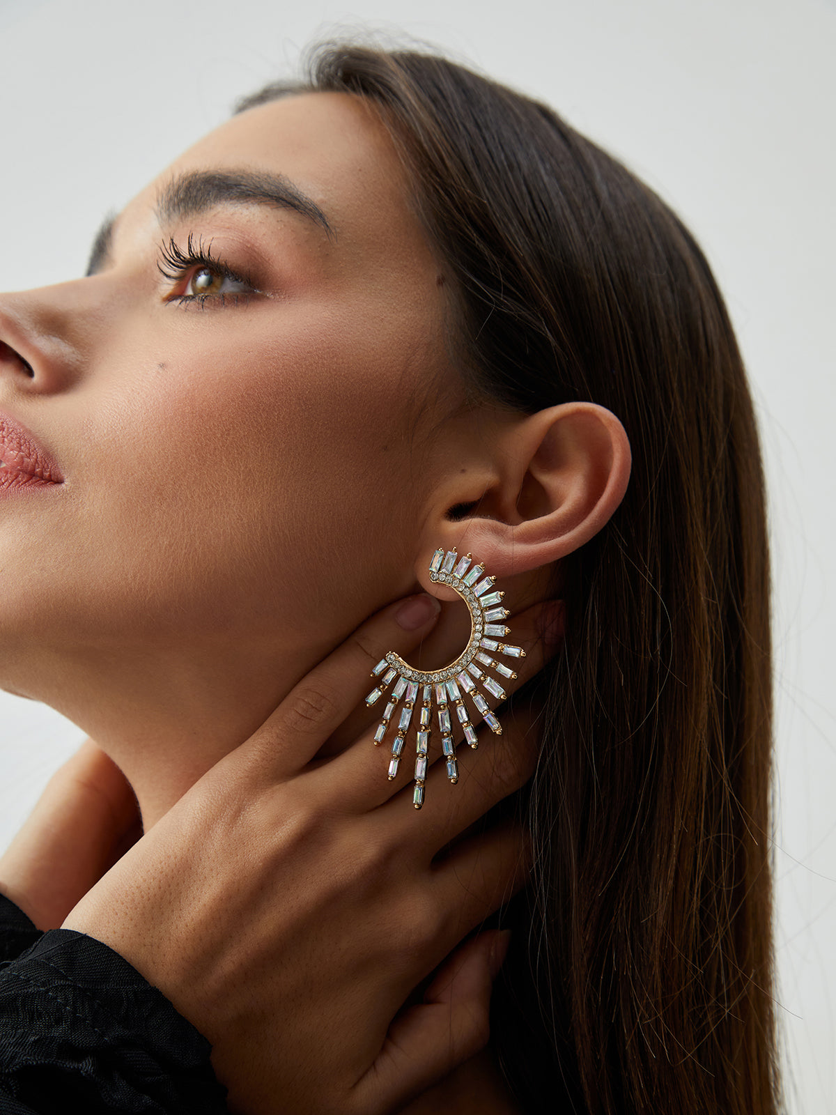 INES - Orecchini bianchi con strass effetto raggiante