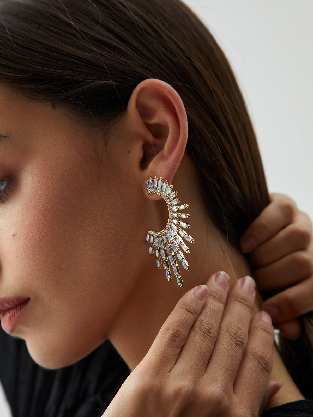 INES - Orecchini bianchi con strass effetto raggiante
